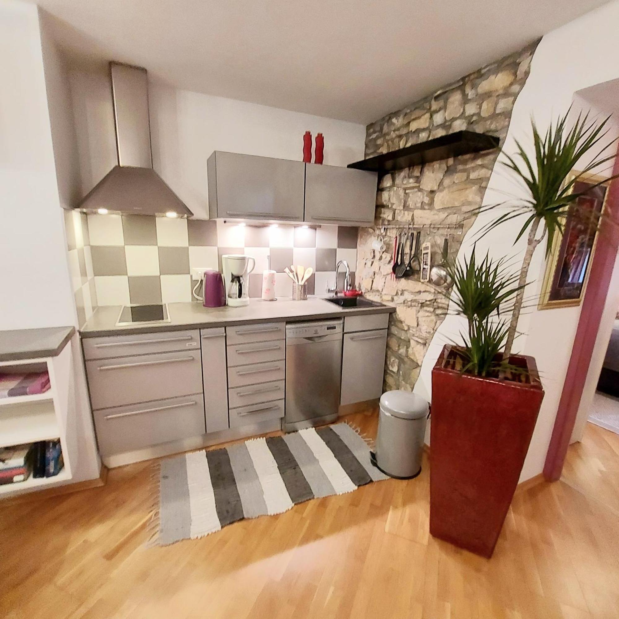 Apartments Stella - Parking Пиран Номер фото